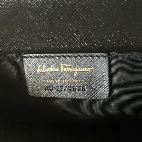 Salvatore Ferragamo Vara Mini bag lightly worn , new chain  black pebble leather - Picture 12 of 16